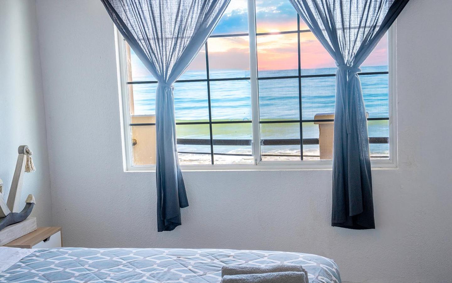Beachfront Two Bedroom With 3 Beds Tijuana Kültér fotó