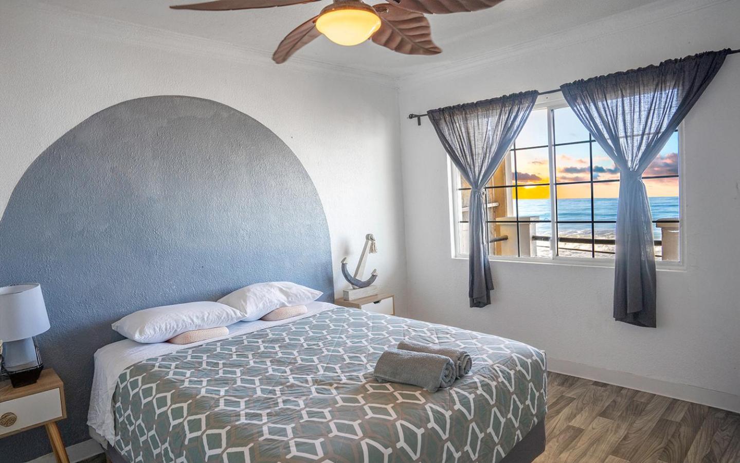 Beachfront Two Bedroom With 3 Beds Tijuana Kültér fotó